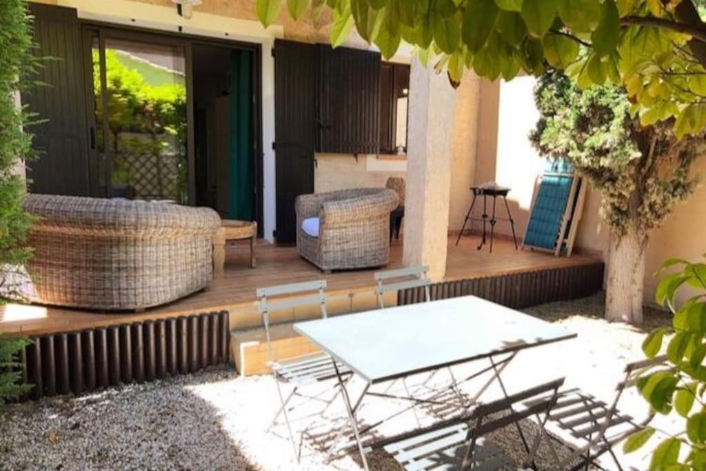 Апартаменти Cocoon'Isle - Jardinet- Jacuzzi Л'Іль-сюр-ла-Сорг Екстер'єр фото